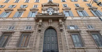 sacerdote-catolico-suspendido-tras-bendecir-monumento-masonico-en-filipinas