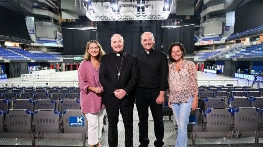 el-santisimo-se-expone-por-primera-vez-en-el-movistar-arena