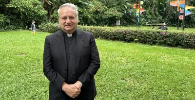 mons-carlos-encina-publica-un-manual-que-redefine-el-papel-del-confesor-en-la-reconciliacion