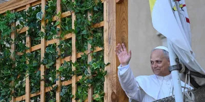 el-papa-leon-xiv-vive-un-emotivo-encuentro-con-fieles-en-castel-gandolfo