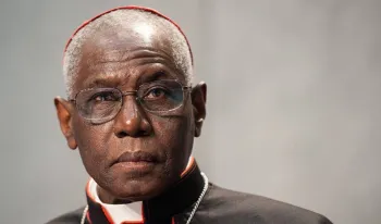 el-cardenal-sarah-critica-las-restricciones-a-la-misa-en-latin-y-su-futuro