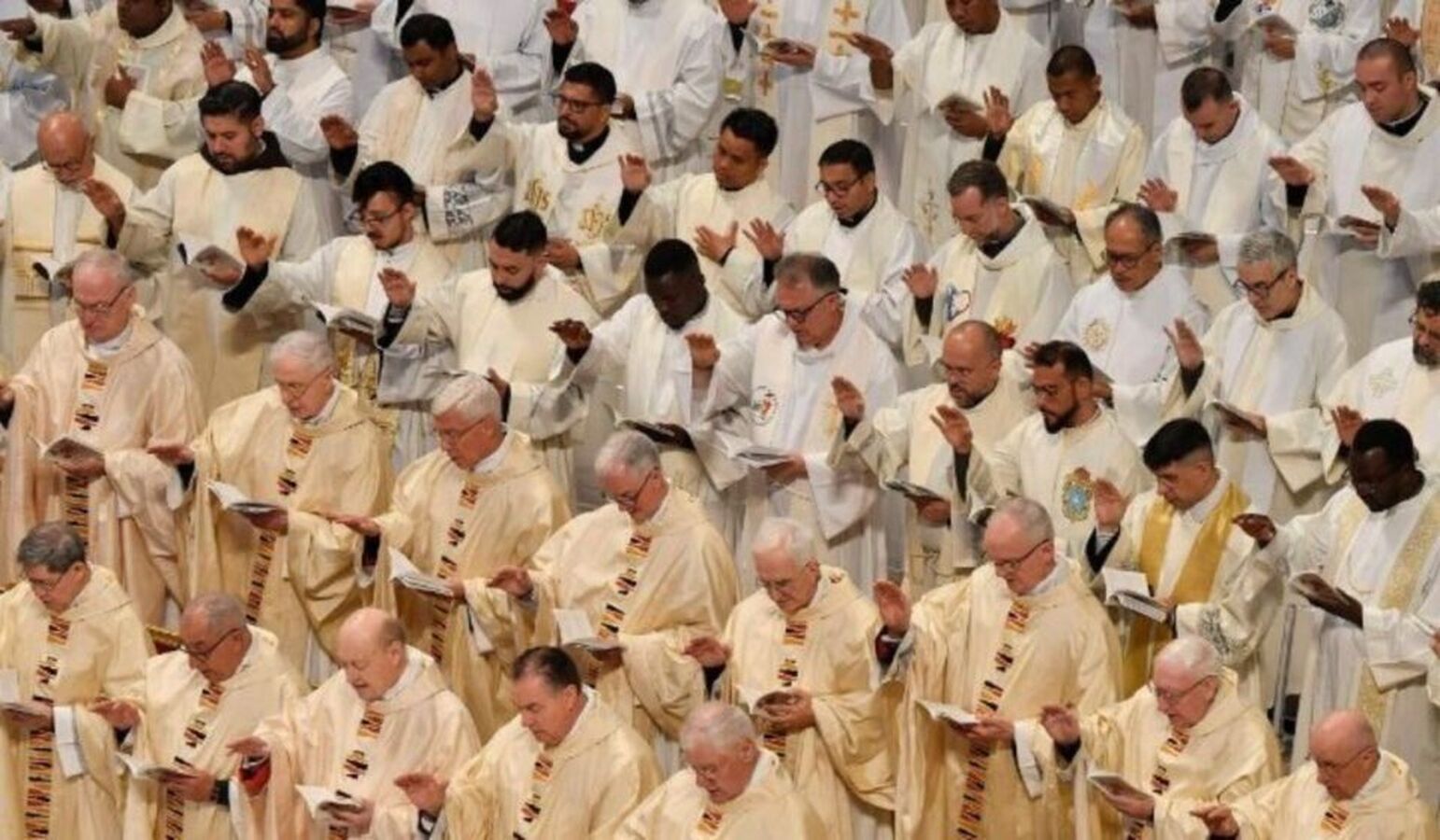 104 años, 900 bautizos y 400 bodas: la vida sacerdotal del padre James C. Turro
