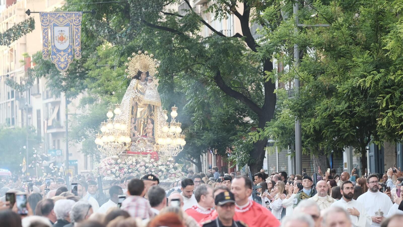 Valencia celebra la procesión de la Virgen de los Desamparados Valencia celebra la procesión de la Virgen de los Desamparados
