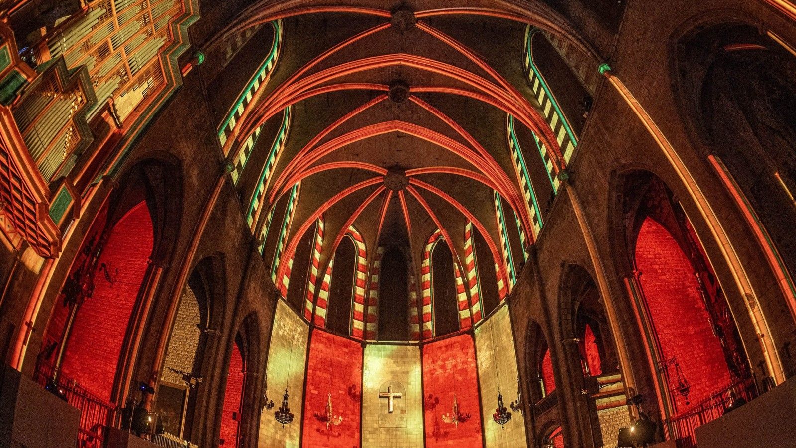 La Basílica de Santa María del Pi inaugura el espectáculo inmersivo Luminiscence