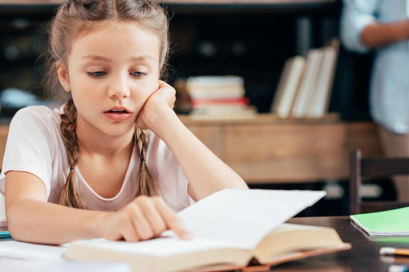 Padres Guardametas, la plataforma que revela el contenido real de los libros infantiles
